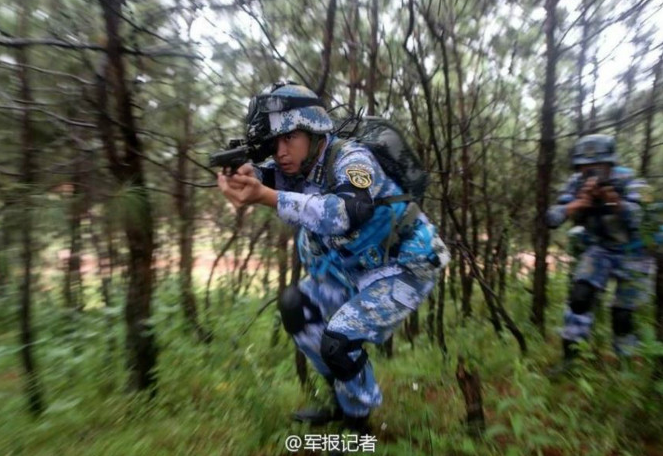 중국 해병대의 당황스러운 위장 수준....