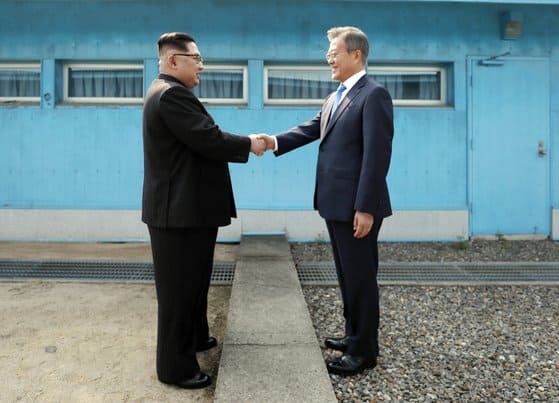 젊은사람들 이미지