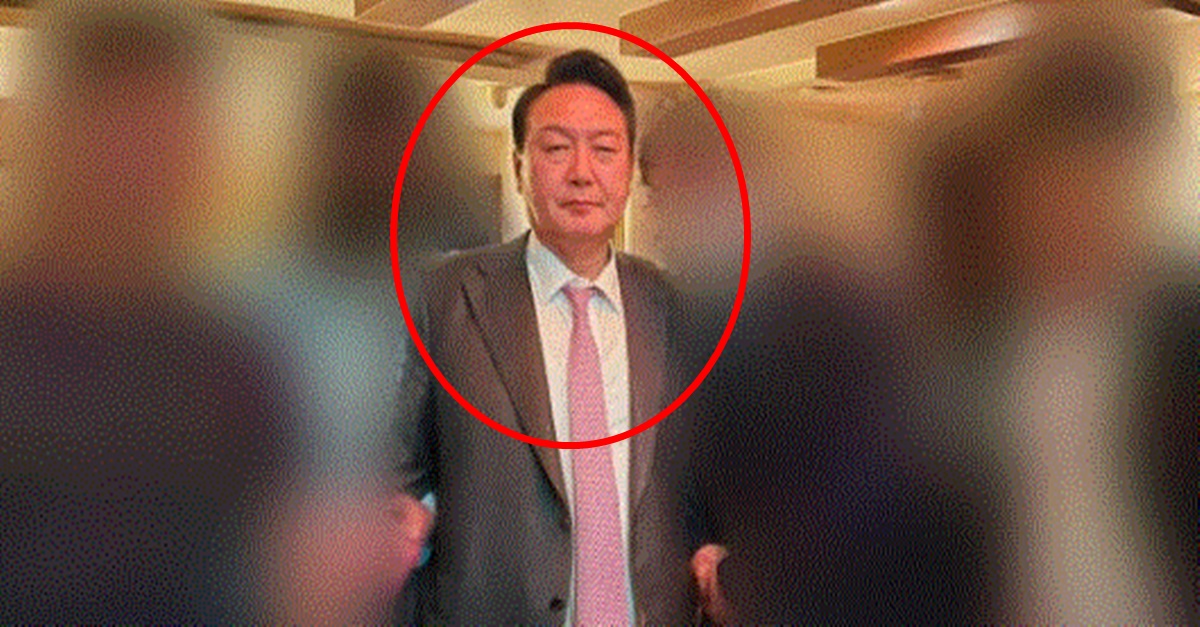 “윤석열 대통령 북한 미사일 발사 다음날 밤늦게 만취한 사진이 유출됐습니다”