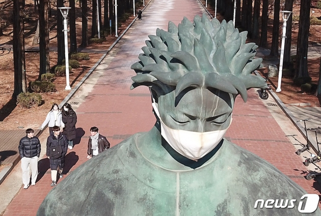 설 연휴 이후 실내 마스크 착용 의무 해제 권고... 해제 날짜 1월 30일 유력 
