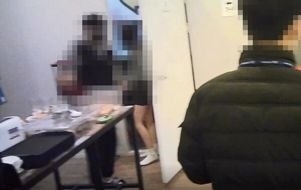 불법 룸카페 방문 열자 안에 있던 남녀 고교생 하고 있던 행동
