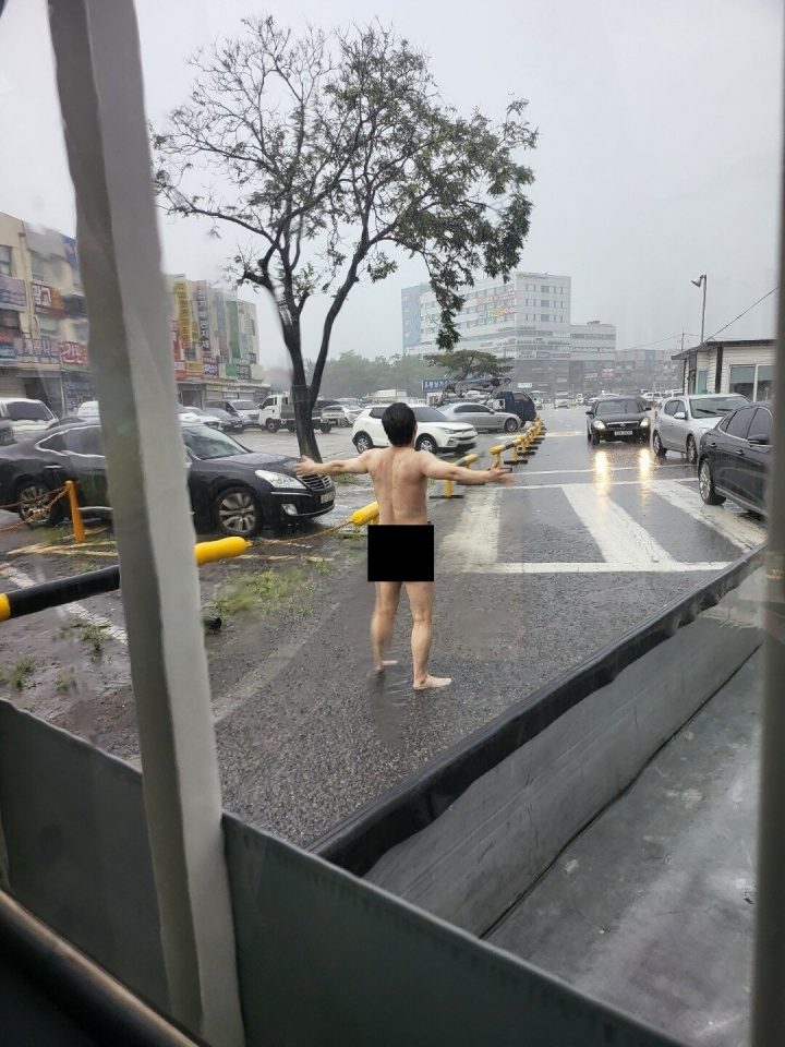 울산에서 노출 바바리맨 3명 연달아 체포되는 사건