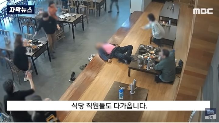 식당에서 밥 먹다가 쓰러진 남성.. 곧바로 심폐소생술 조치한 여성의 정체 (영상)