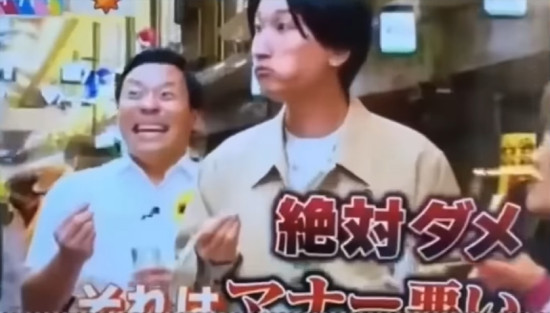 일본 유명 개그맨 방송촬영 도중 망원시장 닭강정에 했던 '끔찍한 테러' (사진)