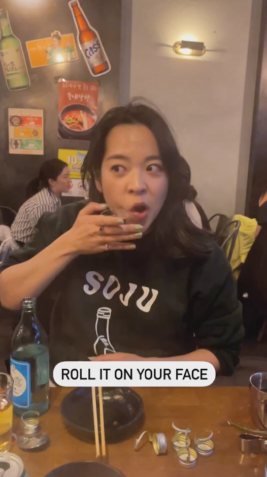 '한국인이 소주 마시는 특별한 방식' 공개되자 해외 누리꾼 댓글 반응 폭발한 이유 (+번역)