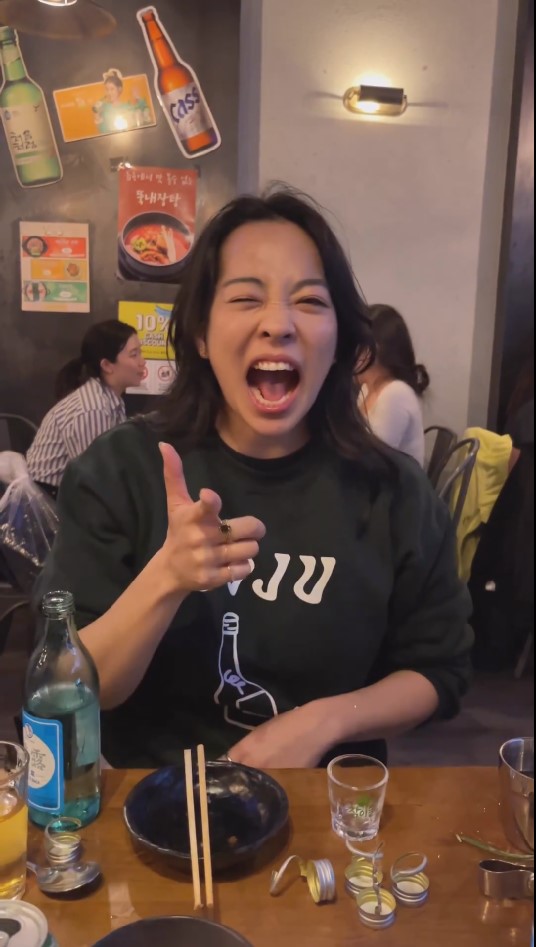 '한국인이 소주 마시는 특별한 방식' 공개되자 해외 누리꾼 댓글 반응 폭발한 이유 (+번역)